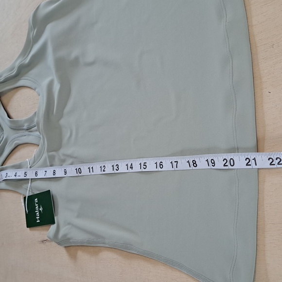 NWT HALARA Round Neck Racerback Fitted Sleeveless Tank Top Size M Light Green - Picture 7 of 8